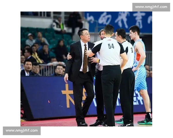 围绕关键判罚争议引发的赛场公平性与规则执行之辩与裁判权威审视